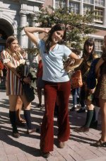 The freaky high school fashion of the hippie era, 1969 (10).jpg