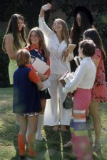 The freaky high school fashion of the hippie era, 1969 (14).jpg