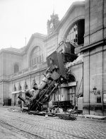 Train_wreck_at_Montparnasse_1895_-_2.jpeg