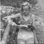 marilyn-monroe-hiking-1950-3.jpeg