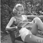 marilyn-monroe-hiking-1950-24.jpeg